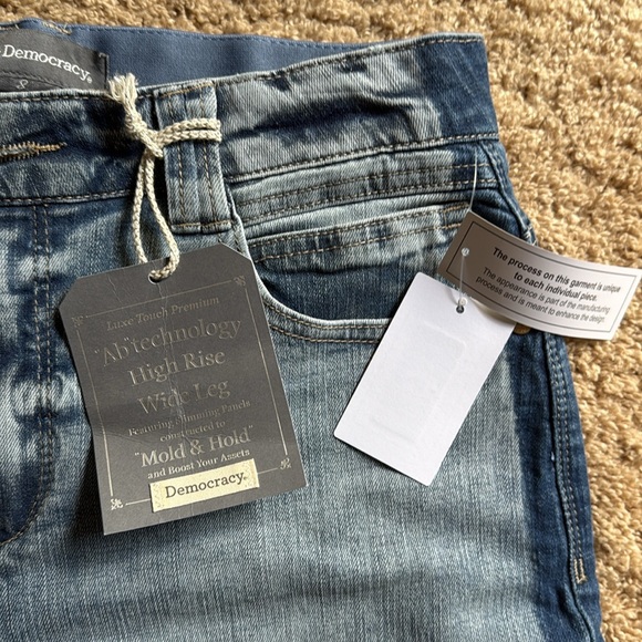 Women's Light Blue Wide-Leg Jeans - Picture 2 of 6